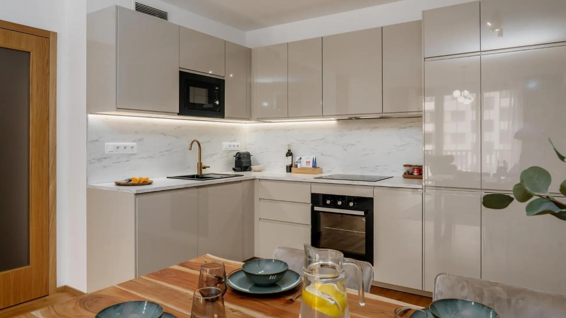 Prague Days - 1Bdr Apt - Garage - Balcony - Great City Access Διαμέρισμα