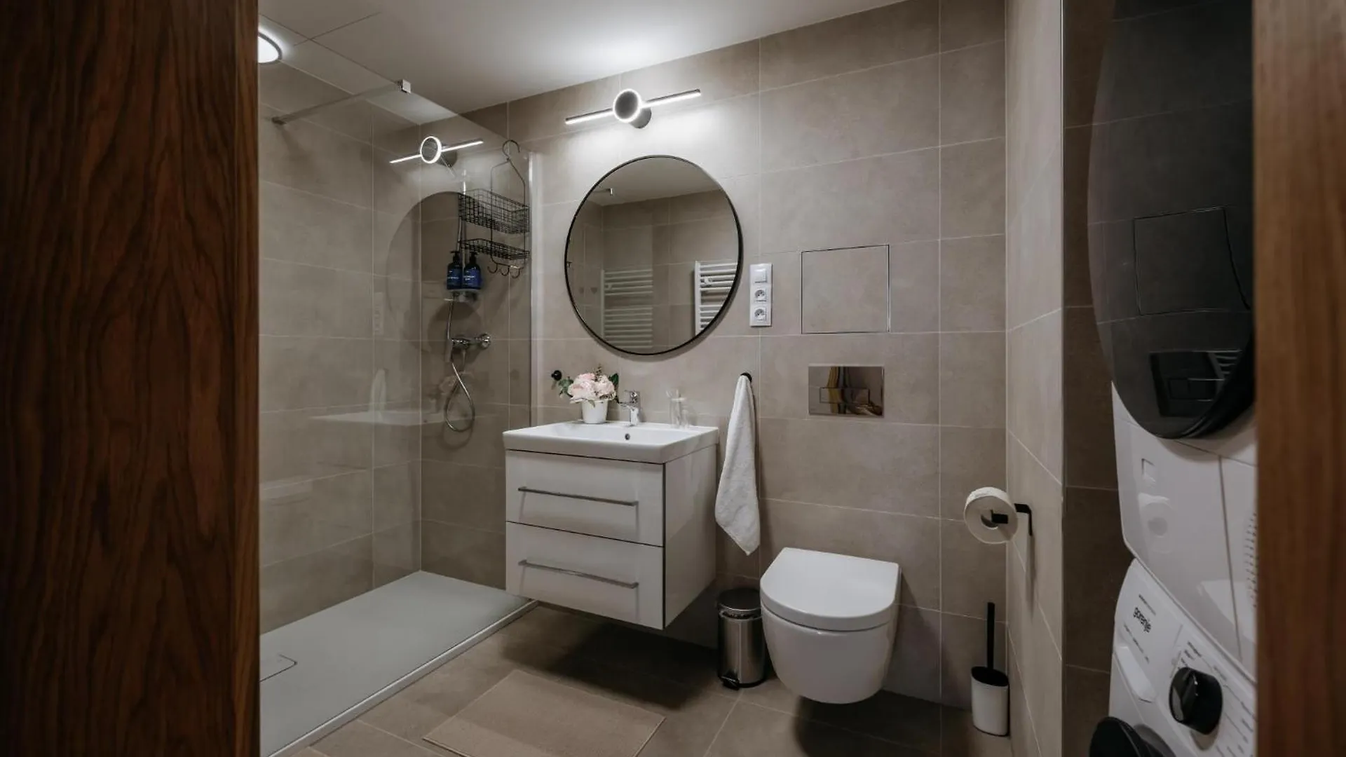 Prague Days - 1Bdr Apt - Garage - Balcony - Great City Access Τσεχία
